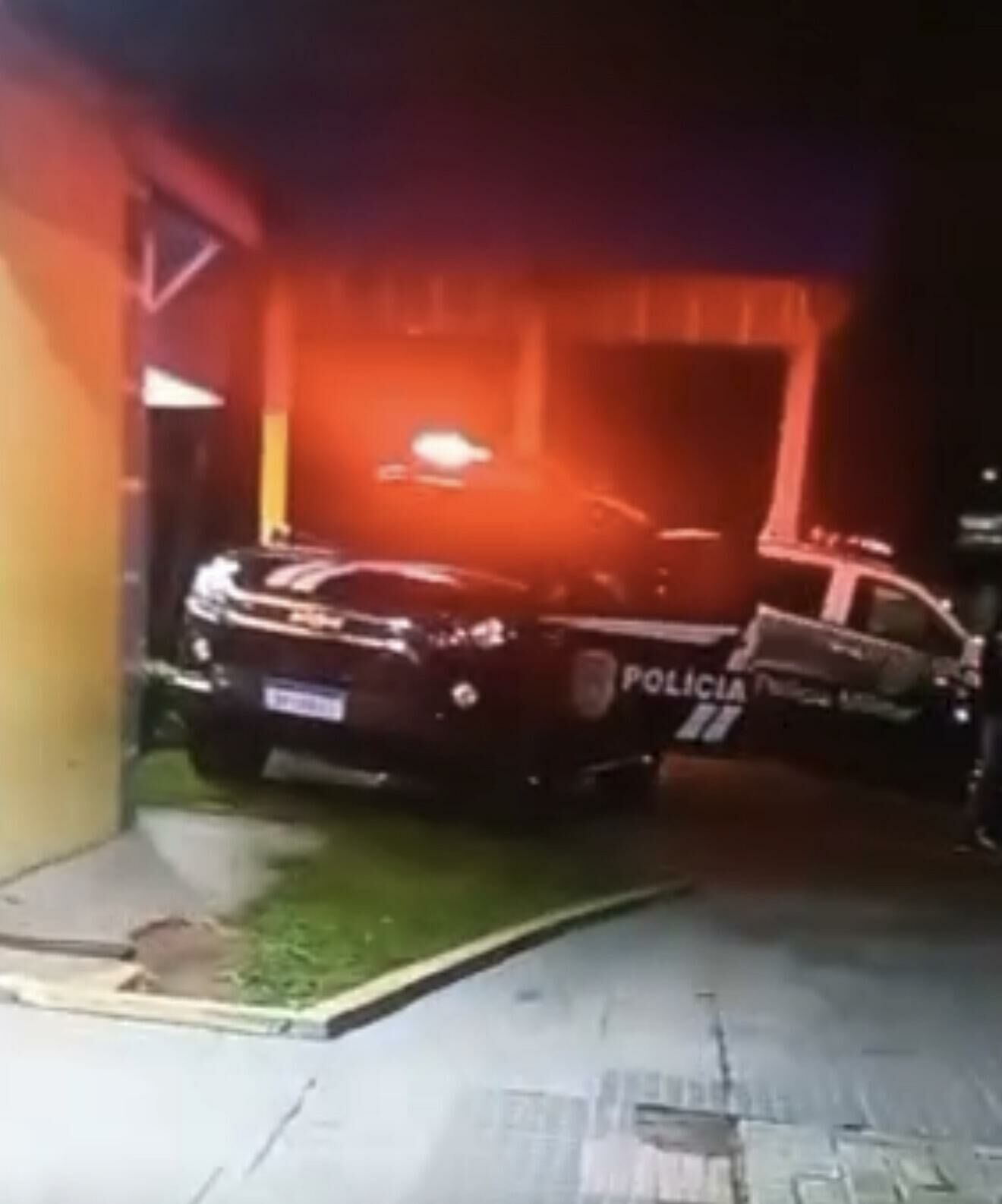 Imagem de compartilhamento para o artigo Barbeiro e adolescente morrem após troca de tiros com a polícia em Costa Rica da MS Todo dia